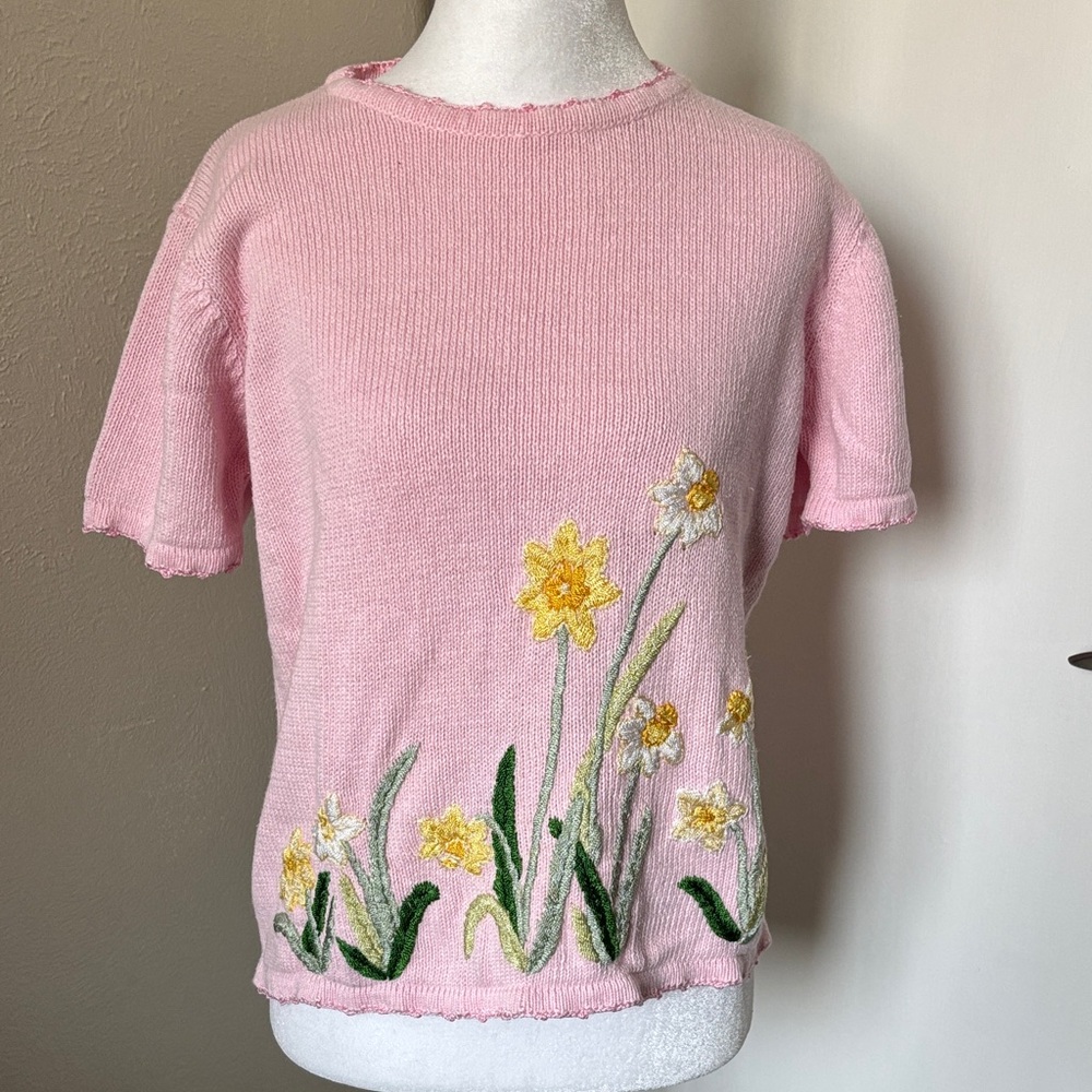 Daffodil Floral Embroidered Pink Sweater size M